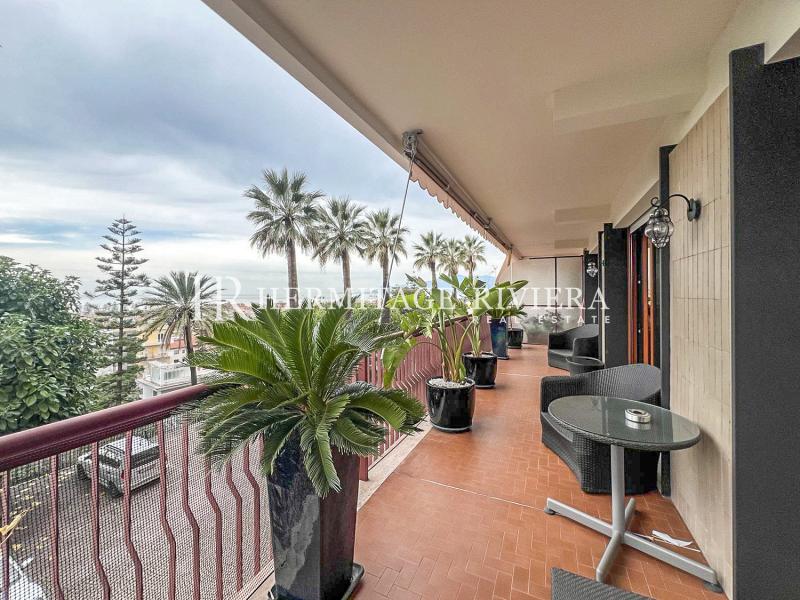 Appartement de luxe rénové avec terrasse et vue mer