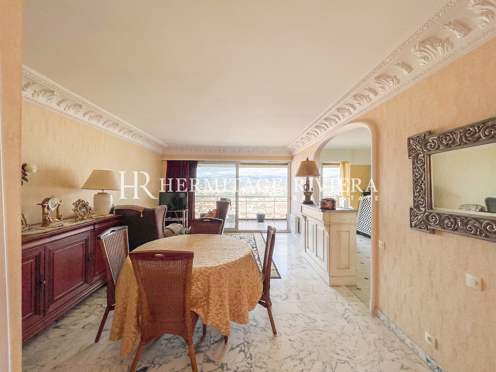 Top floor two bedroom apartment with views over Nice and the sea (image 8)