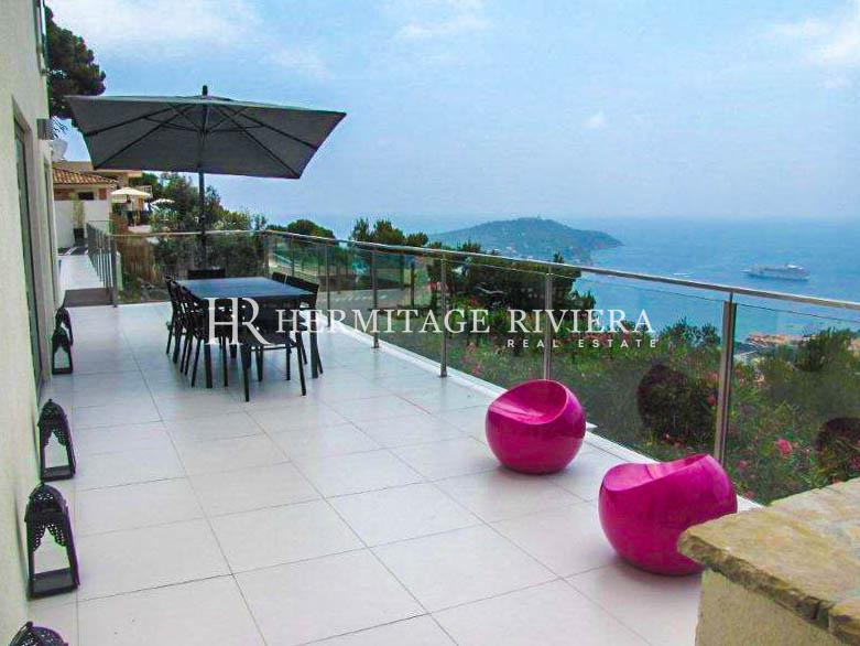 Modern villa with sea views in closed domain (image 2)