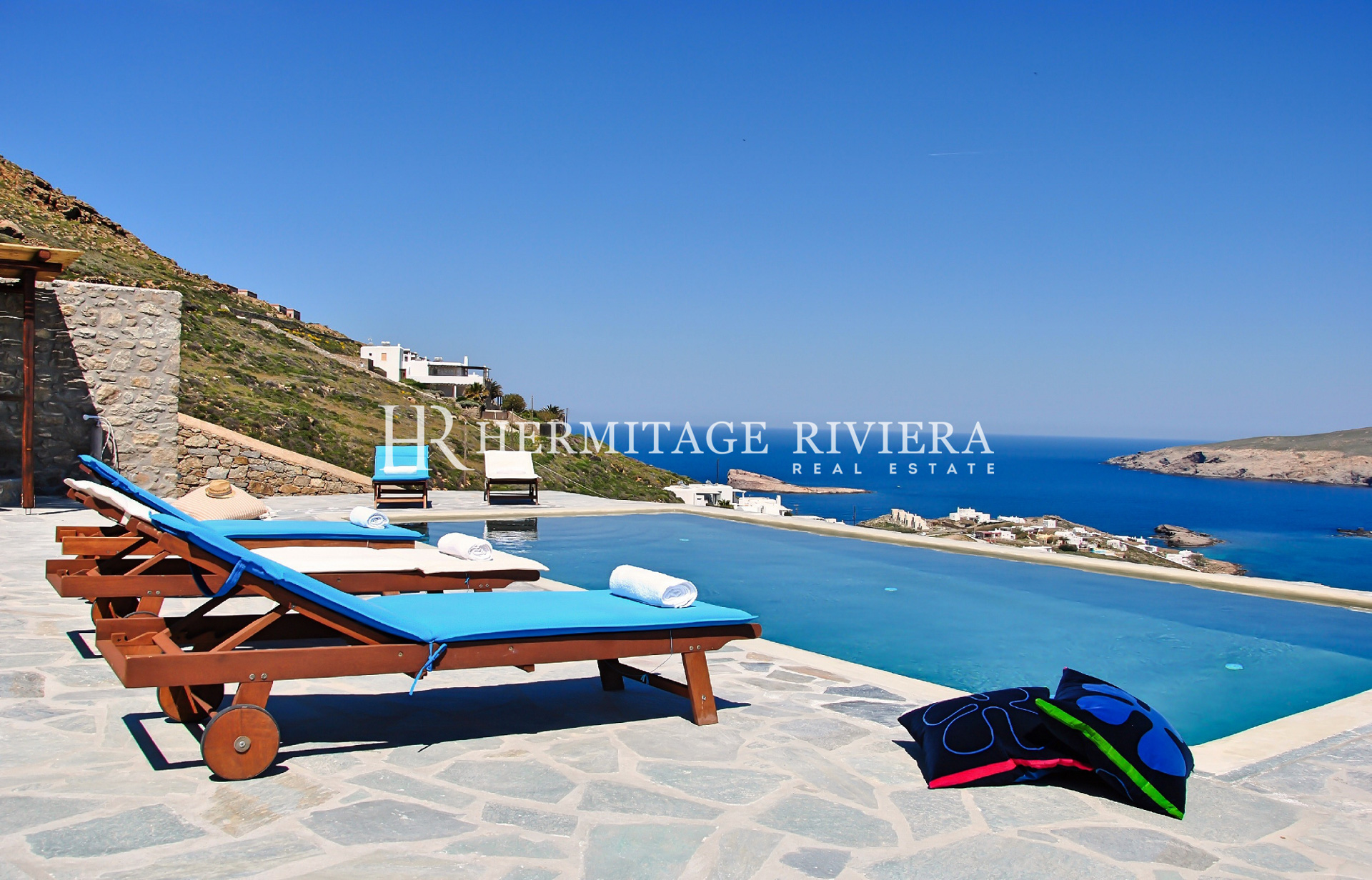 Perfectly traditional Greece villa with views (image 3)