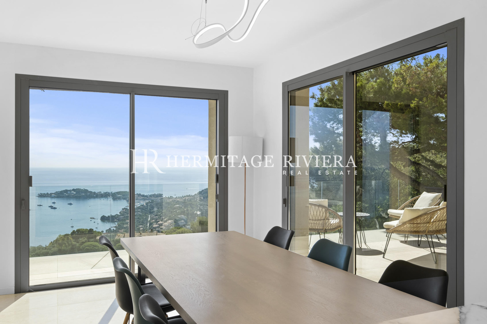 Modern villa with fantastique sea views  (image 18)