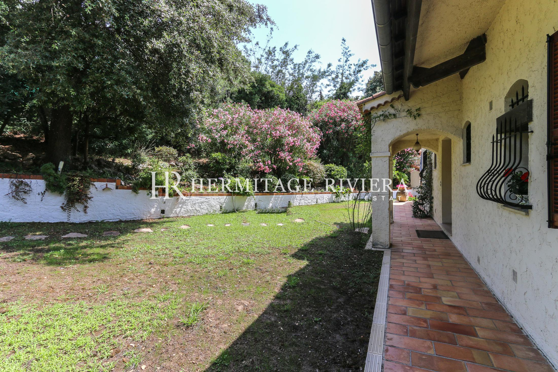 Provençal style villa in calm location (image 19)