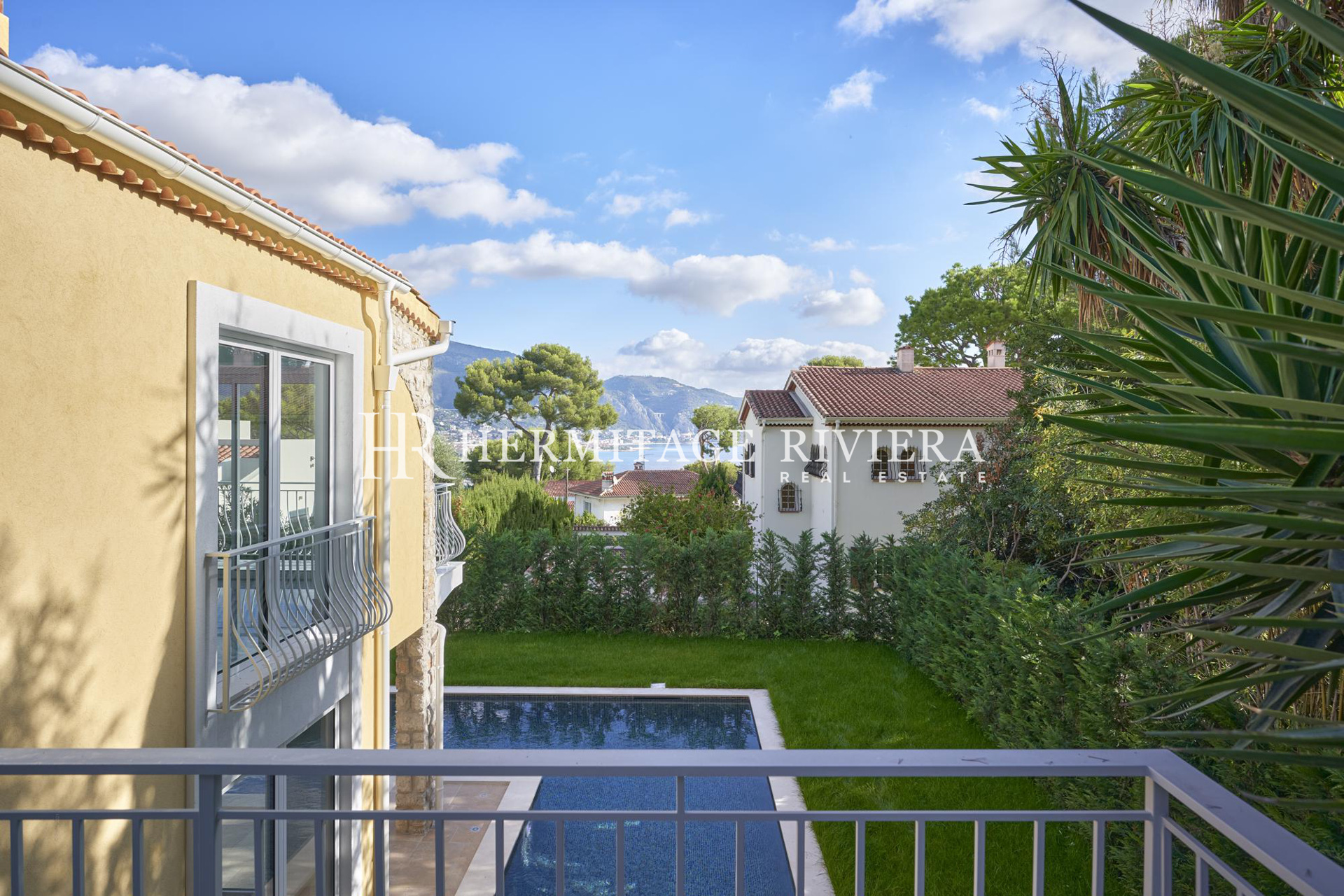 Beautifully appointed villa offering views of the sea and Italian coast (image 8)