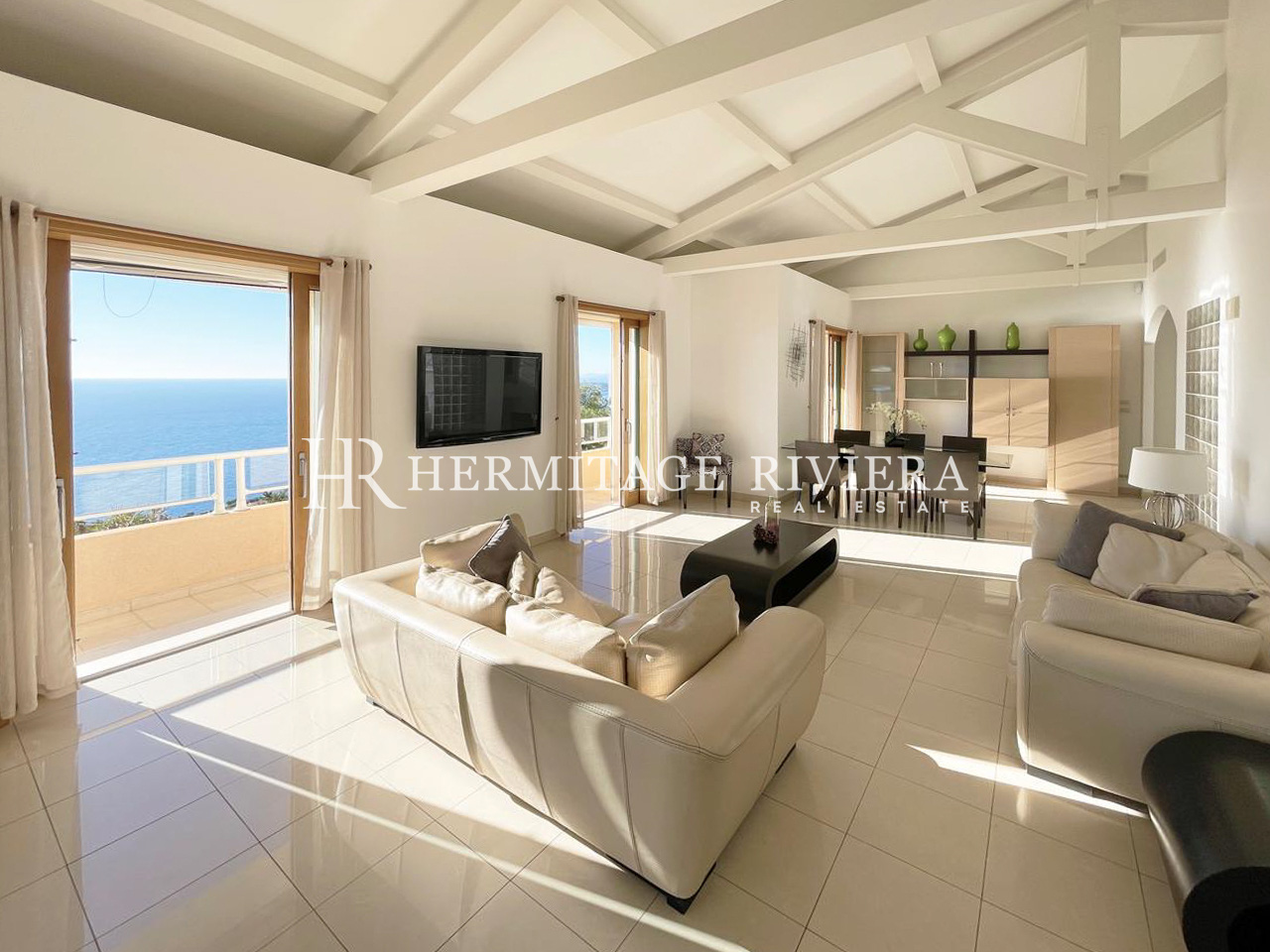Contemporary villa with sea view (image 4)