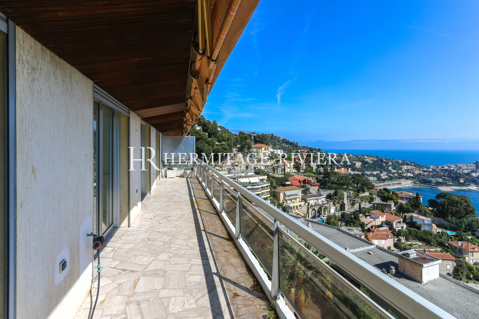 Penthouse with terrace, solarium and panoramic bay view  (image 2)