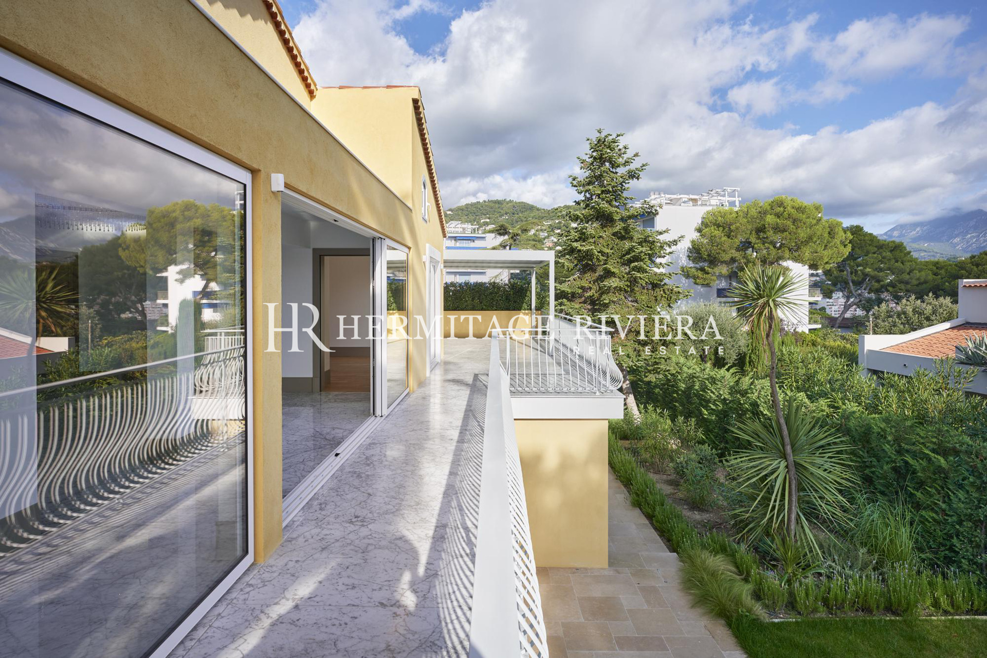 Beautifully appointed villa offering views of the sea and Italian coast (image 9)