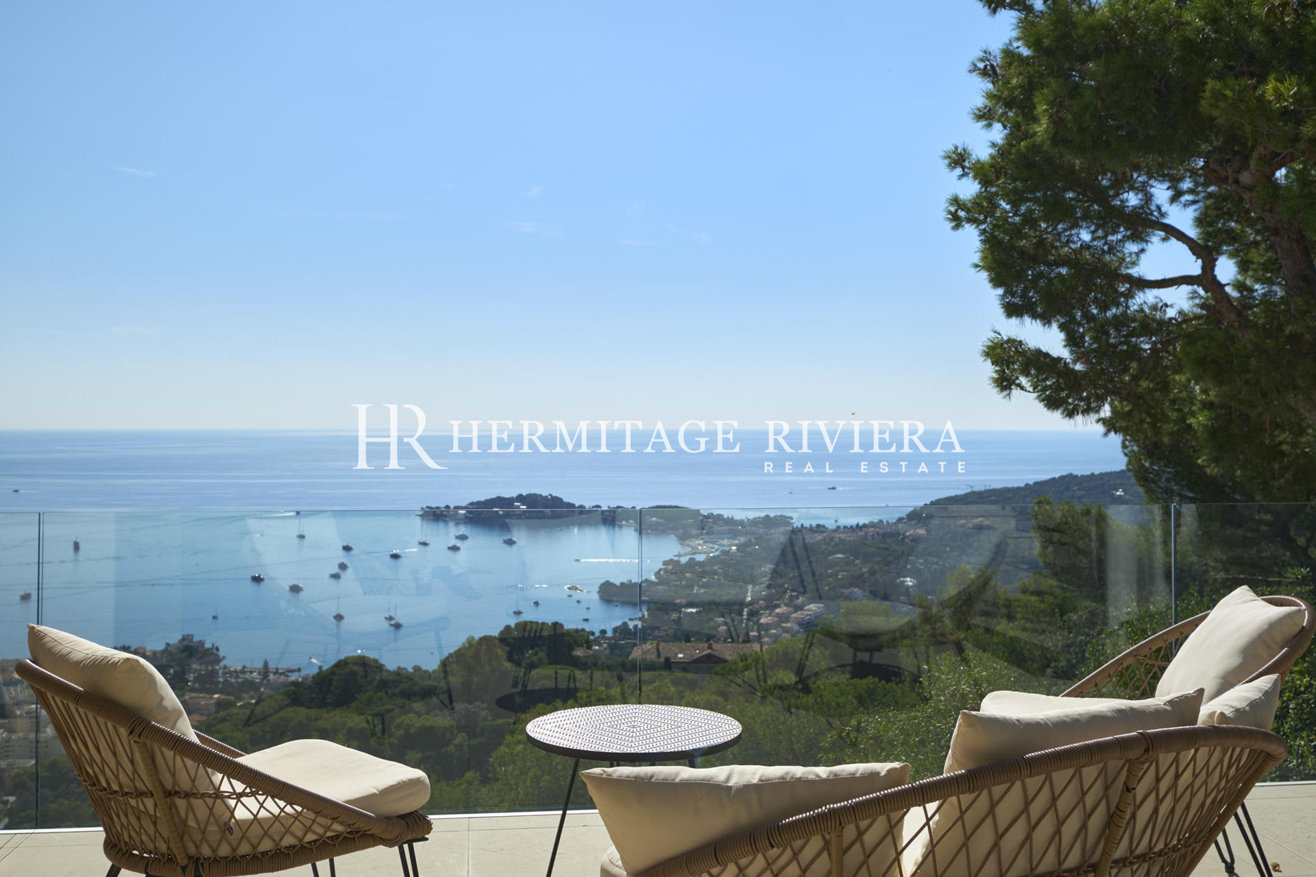 Modern villa with fantastique sea views  (image 1)