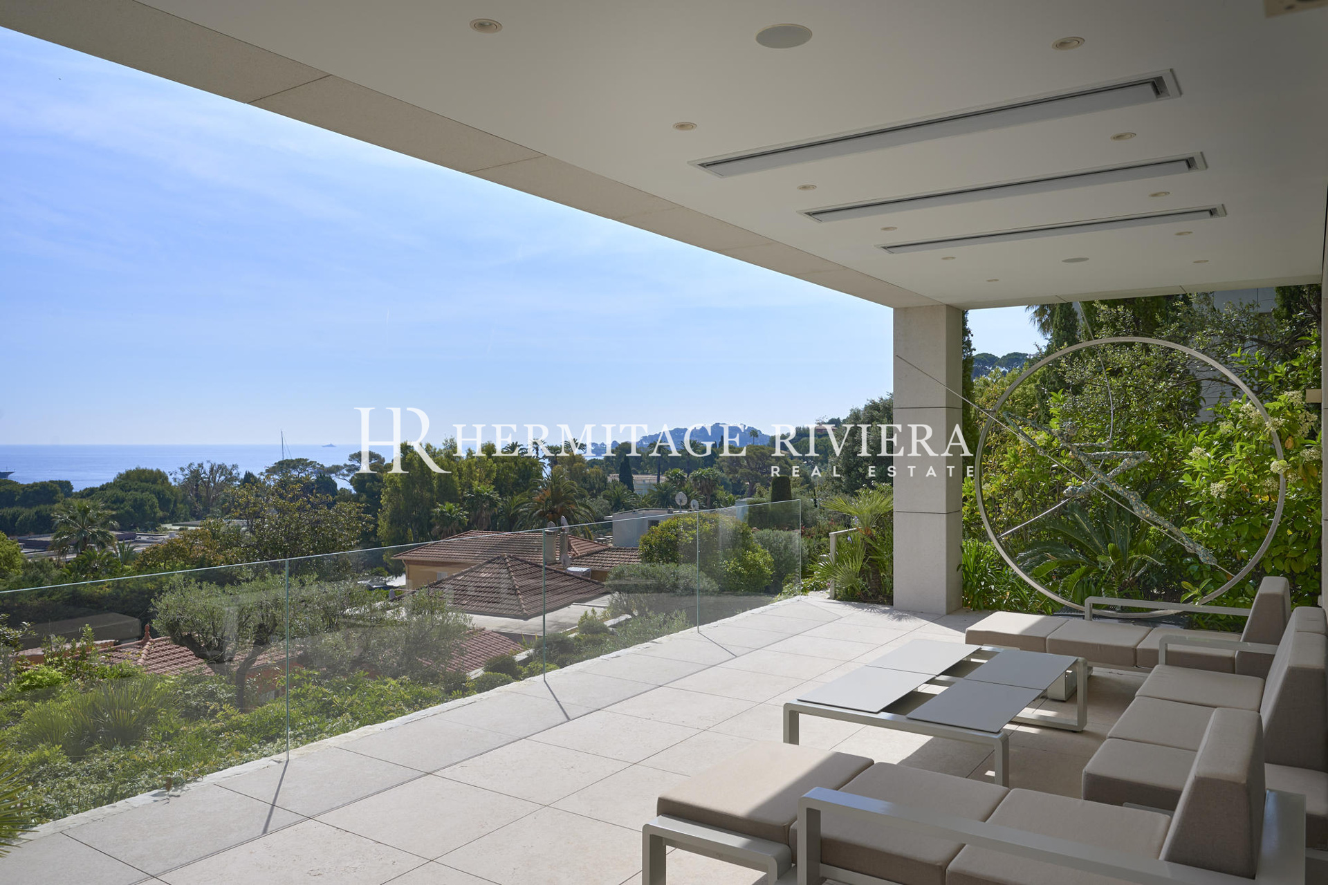 Contemporary villa with sea view (image 10)