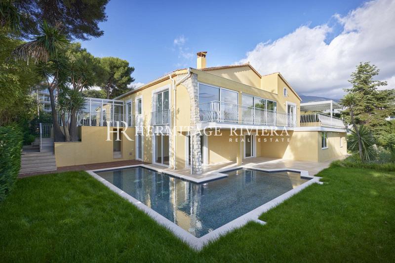 Beautifully appointed villa offering views of the sea and Italian coast