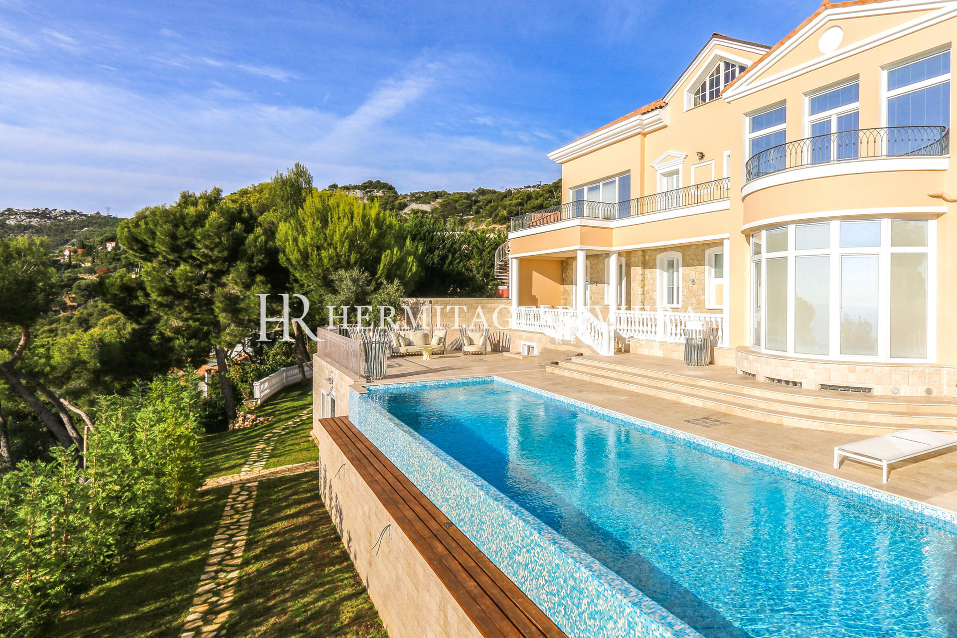 Splendid property of two villas calm close Monaco (image 1)