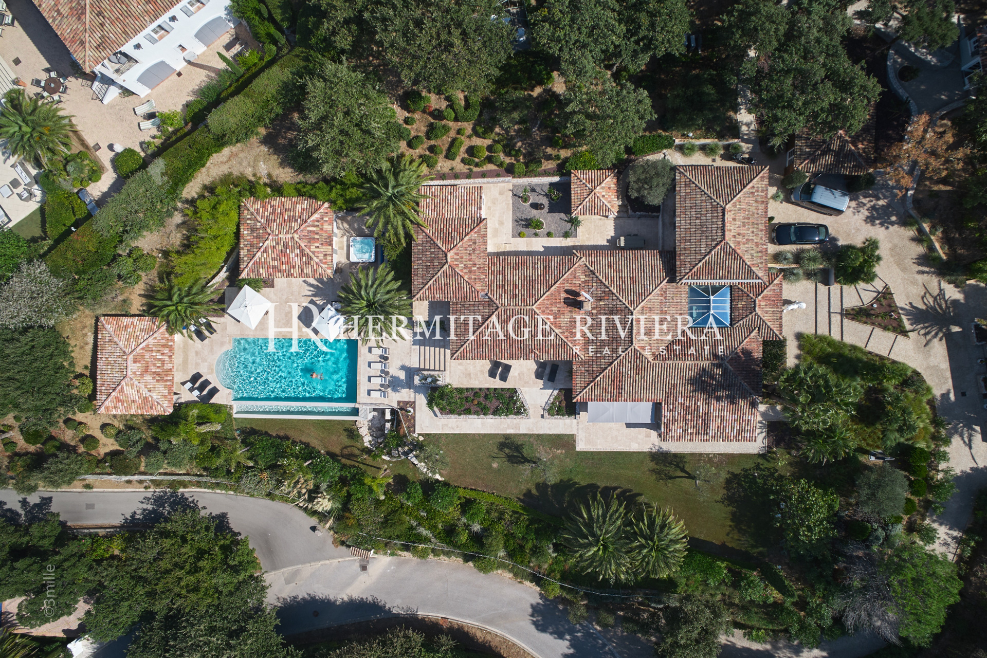 Spacious villa offering exceptional views  (image 31)