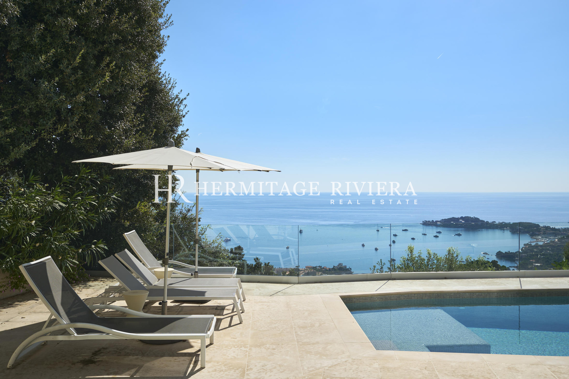 Modern villa with fantastique sea views  (image 9)