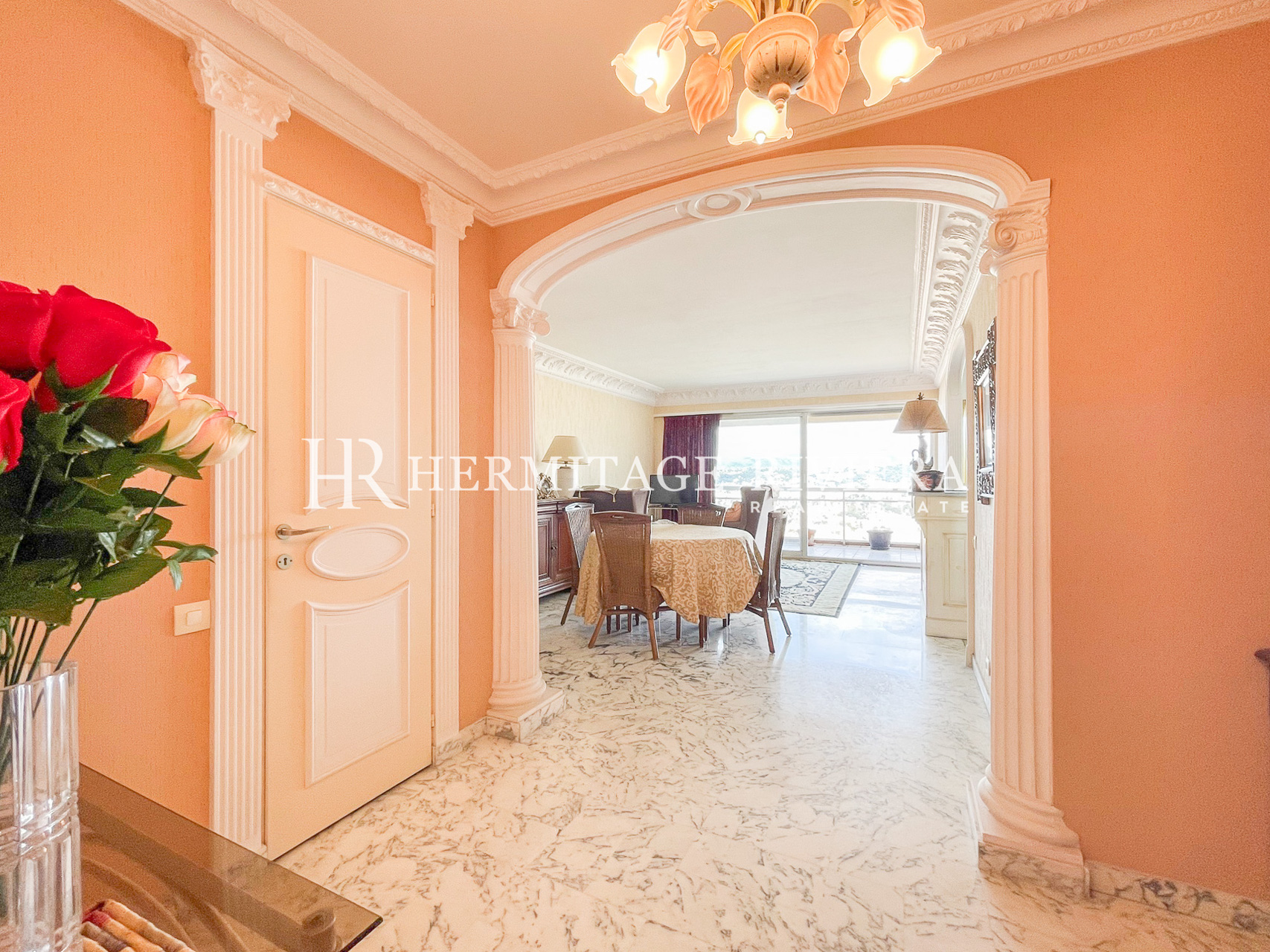 Top floor two bedroom apartment with views over Nice and the sea (image 13)