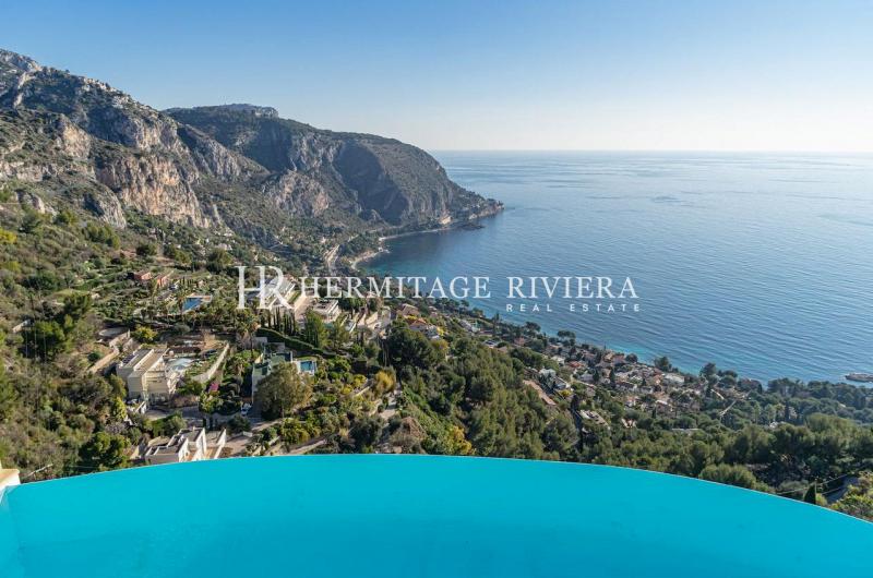 Exceptional villa with sea view