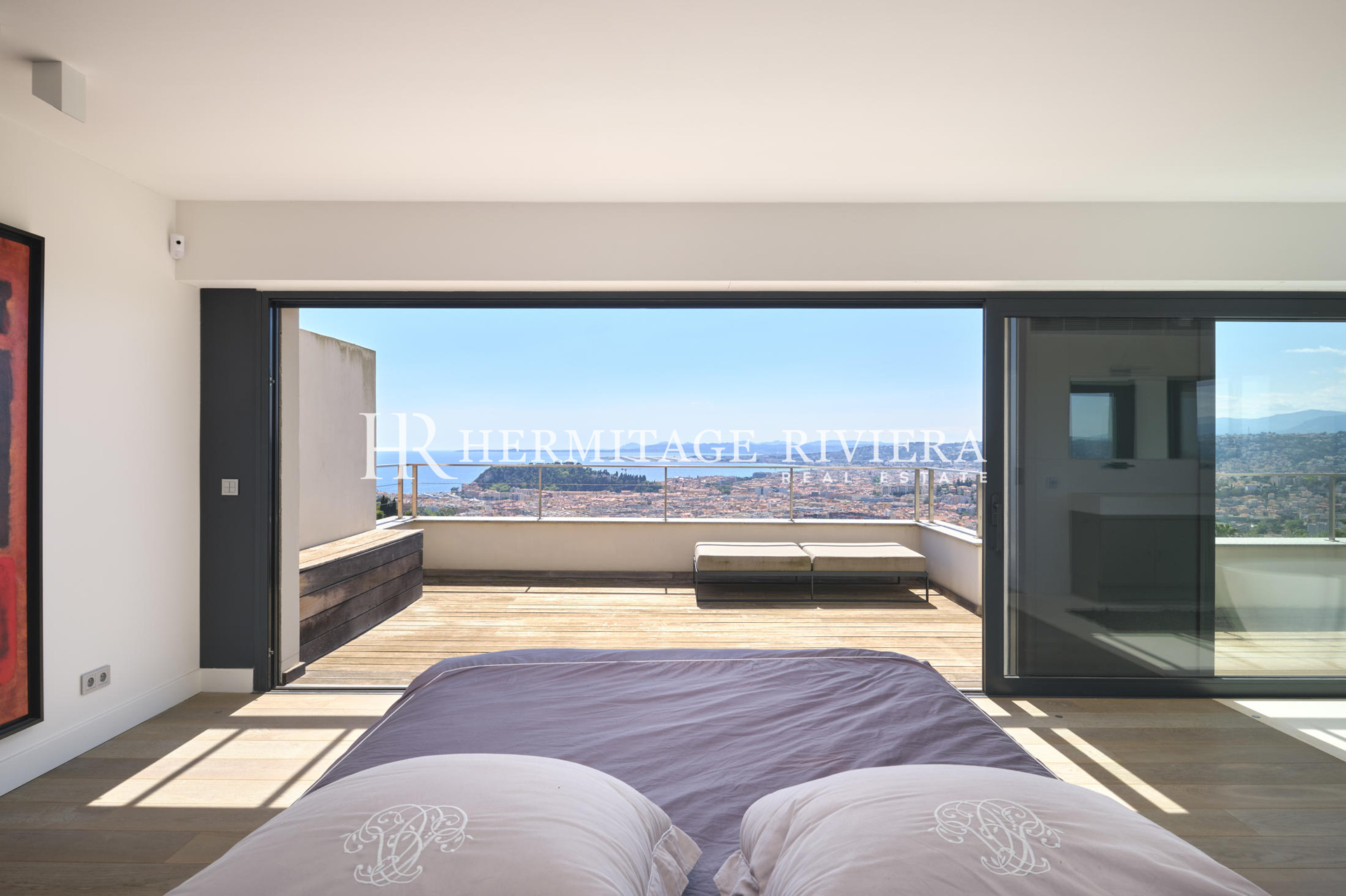 Contemporary villa with view of the Bay of Nice (image 19)