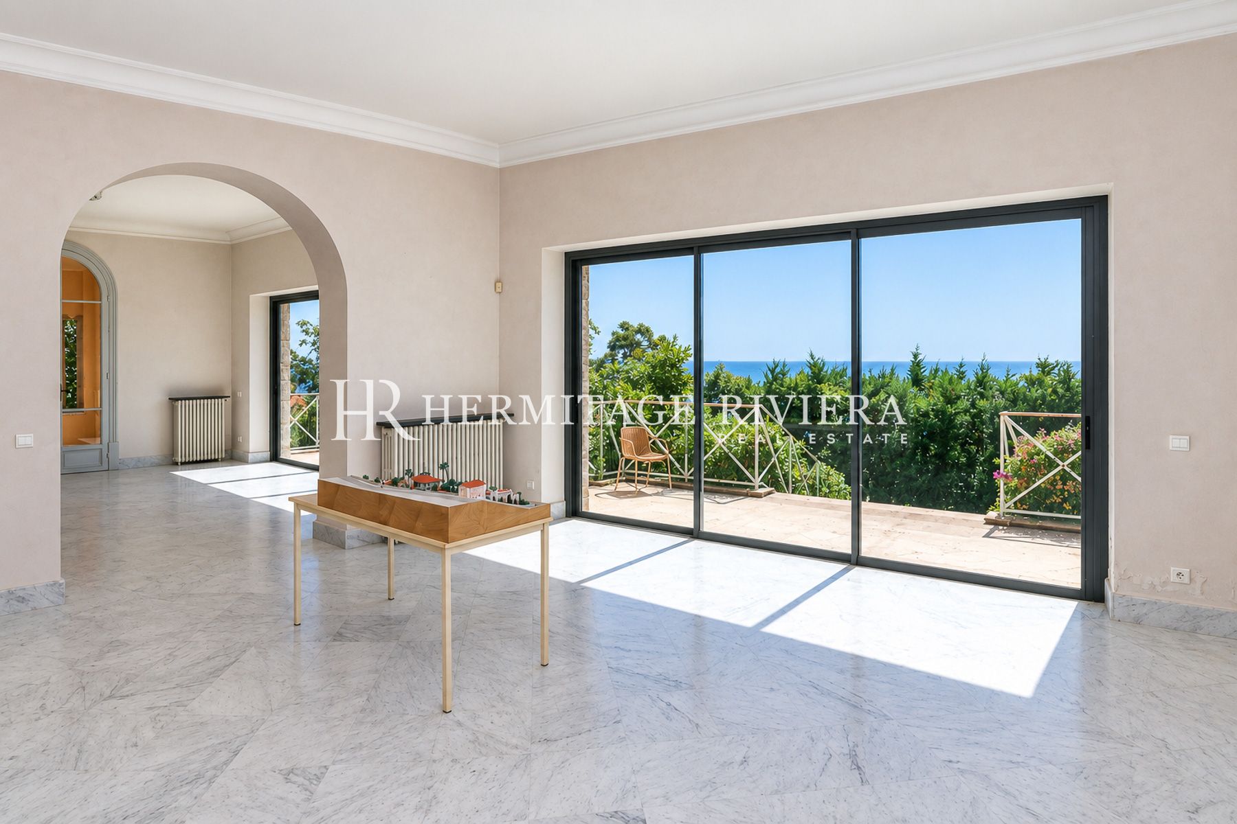 Villa in Menton Garavan Elegant 19th century stone mansion with sea view (image 10)