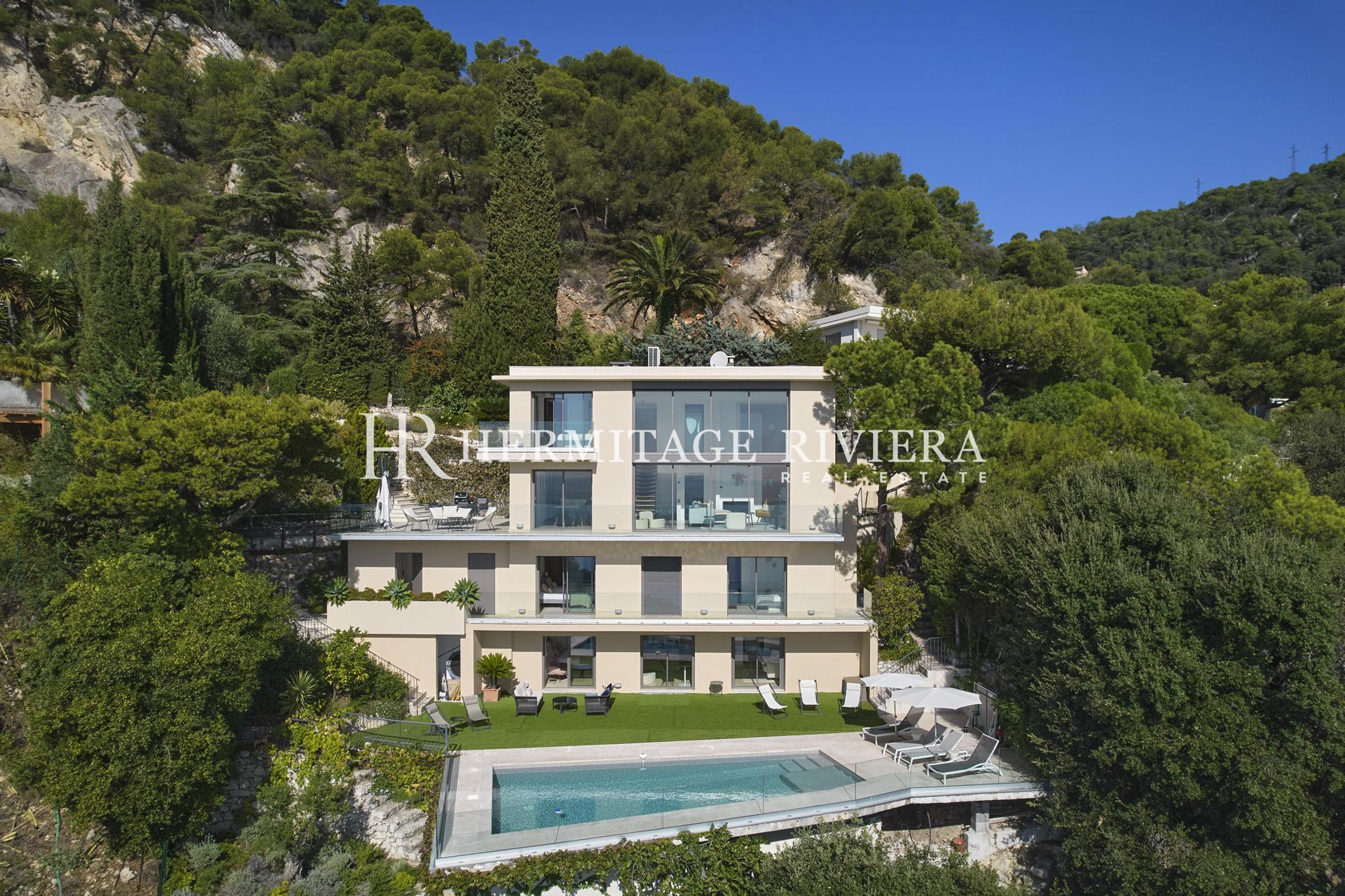 Contemporary property - Fantastique sea views - Pool (image 3)
