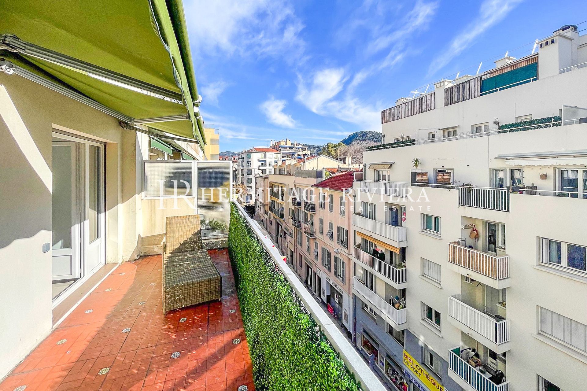 1 bedroom apartment - Renovated - Open-air terrace (image 23)