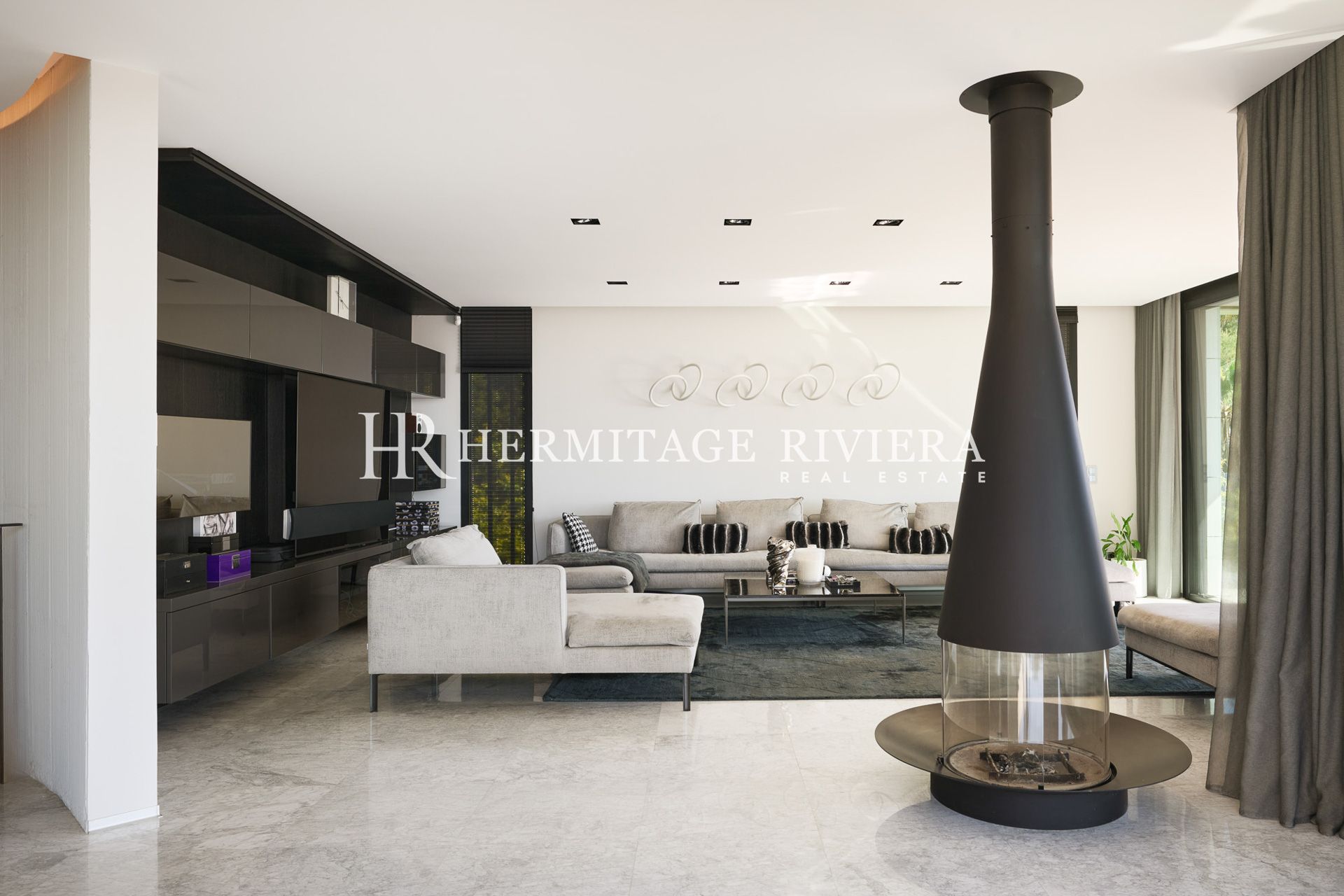 Exceptional contemporary villa panoramic views over the bay of Villefranche (image 9)