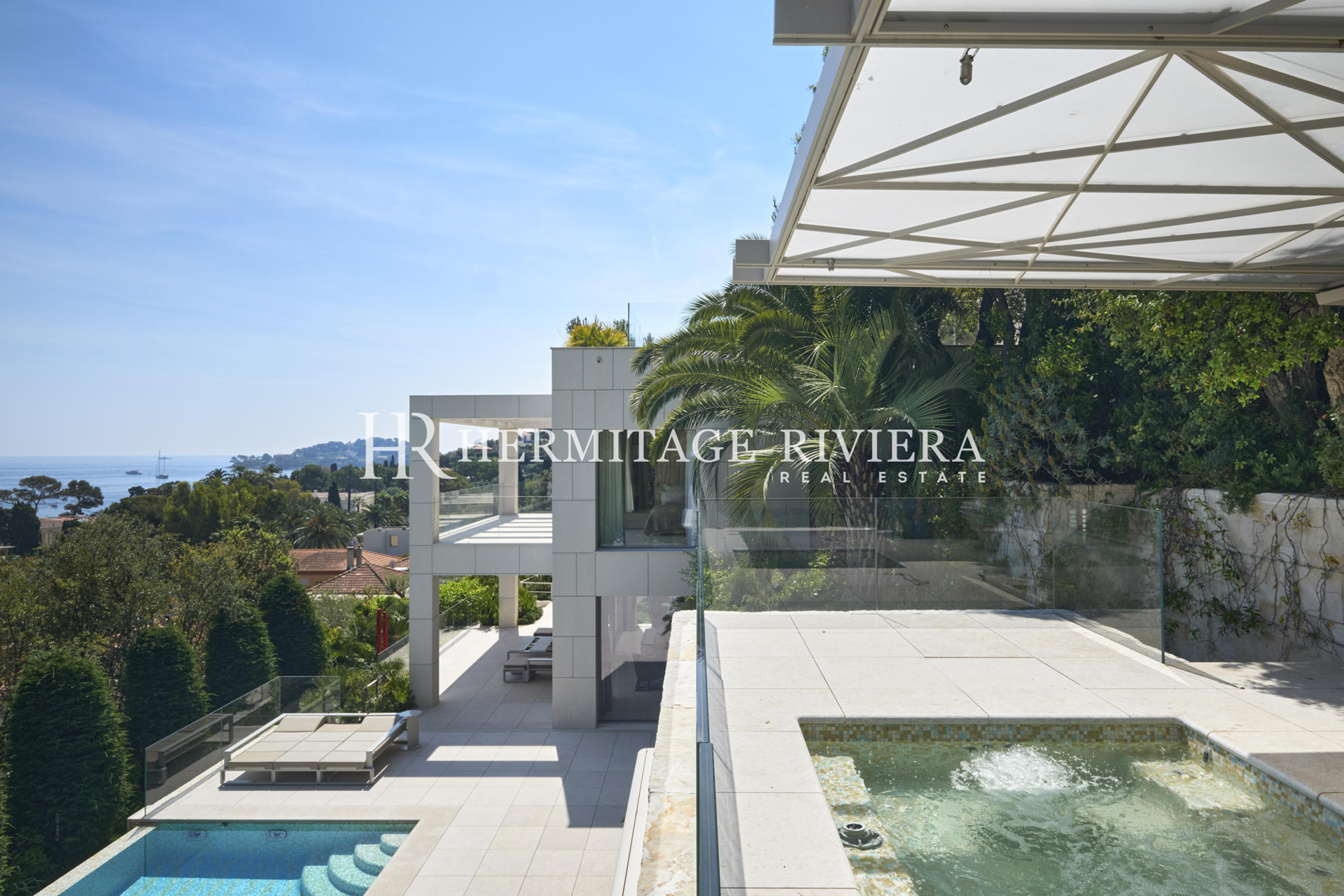 Contemporary villa with sea view (image 8)