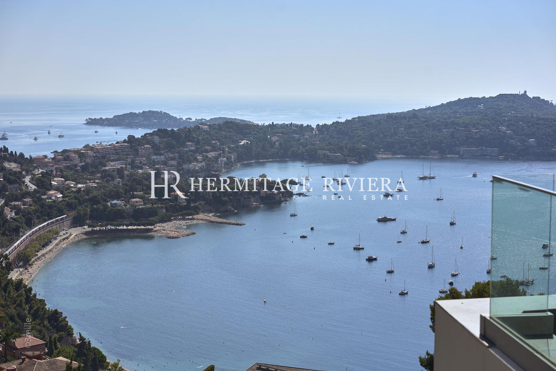 Modern property - Overlooking the Bay of Villefranche - Pool  (image 8)