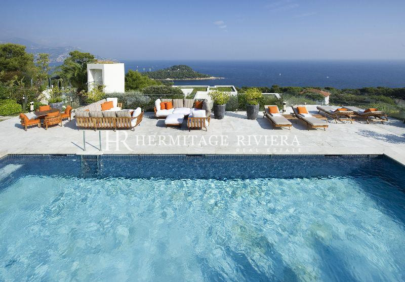 Sublime modern villa with panoramic sea views (image 4)