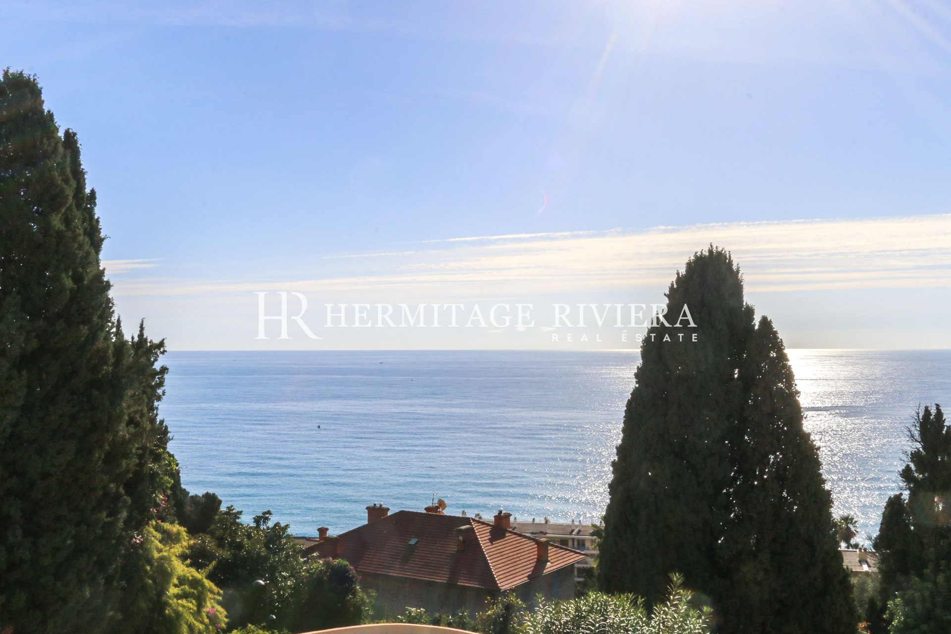Beautifully appointed apartment with sea view (image 3)
