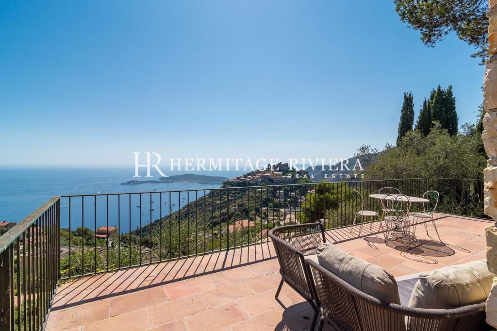 Villa with exceptional views over the medieval village (image 1)