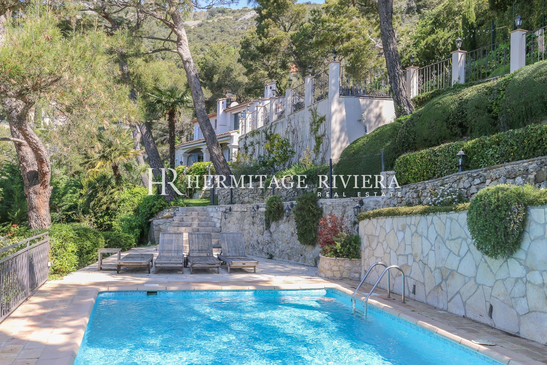 Villa ristrutturata - Vista sul paese - Piscina (immagine 3)