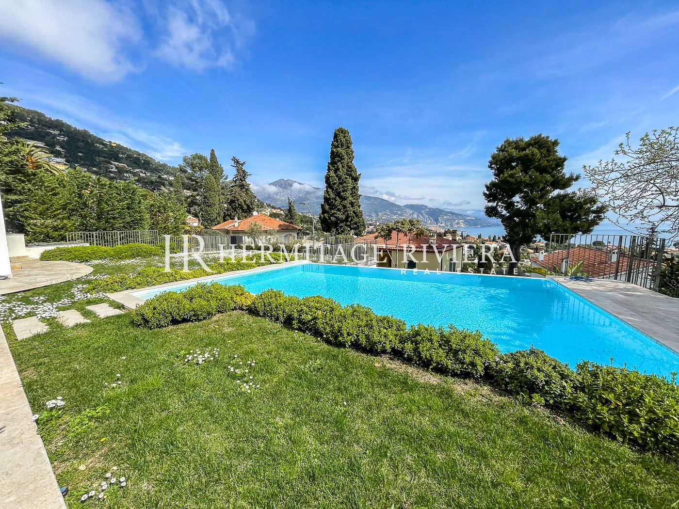 Luxurious modern villa - Pool - Sea view (image 8)