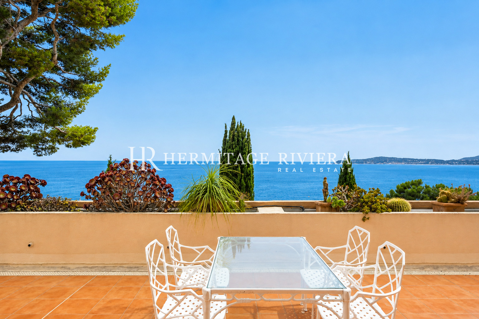 Terrasse avec vue mer d'un penthouse à vendre à Cap-d'Ail