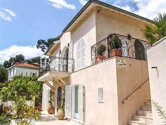 Charming villa close to the seafront