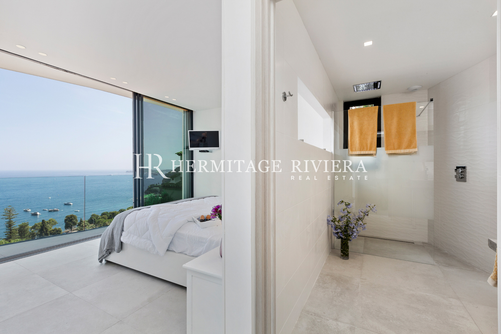 Contemporary villa in walking distance to beach (image 11)