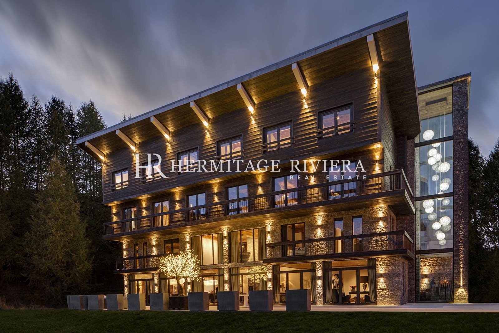Luxury chalet by the slopes (image 2)