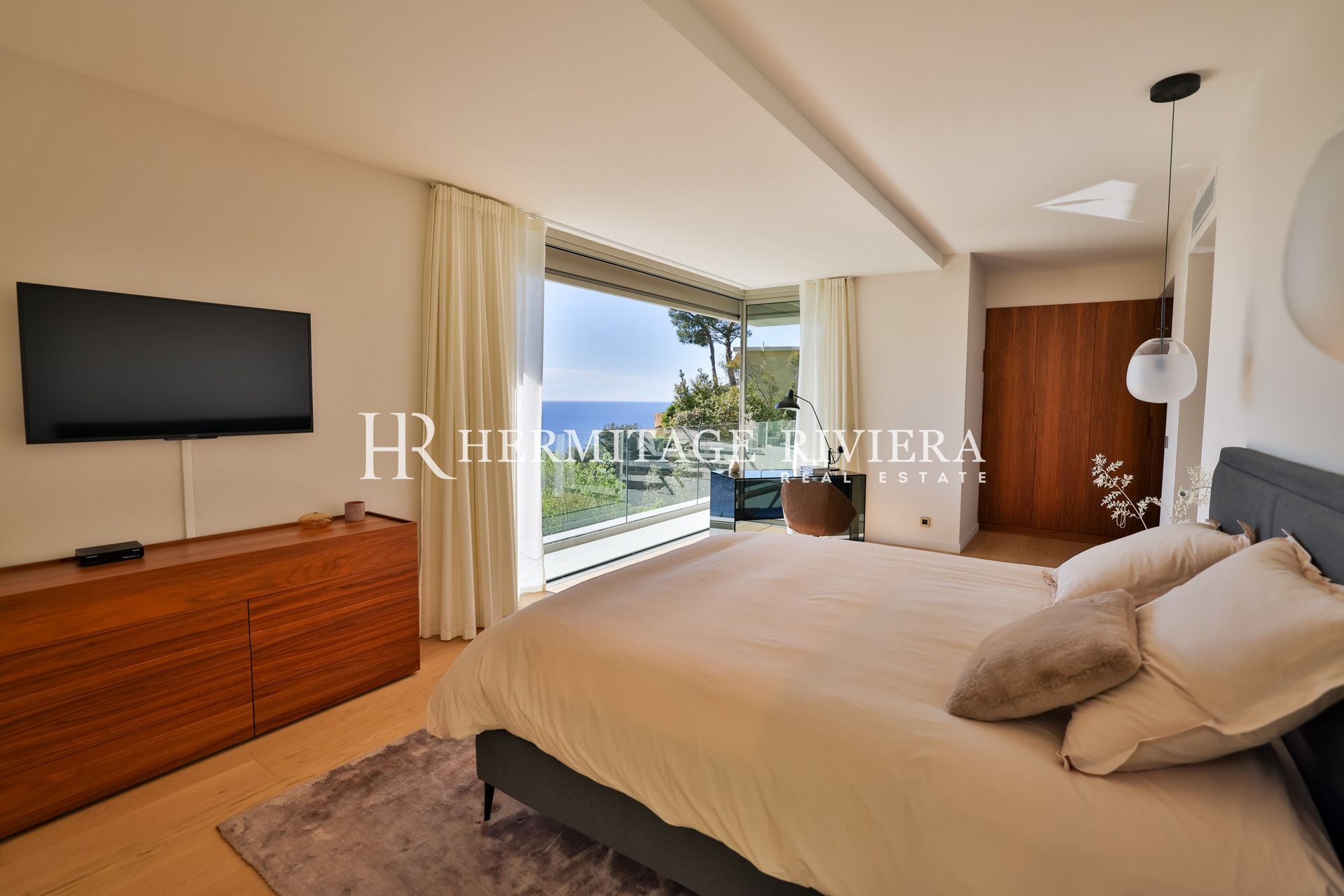 Luxury property - Sew Views - Pool (image 23)