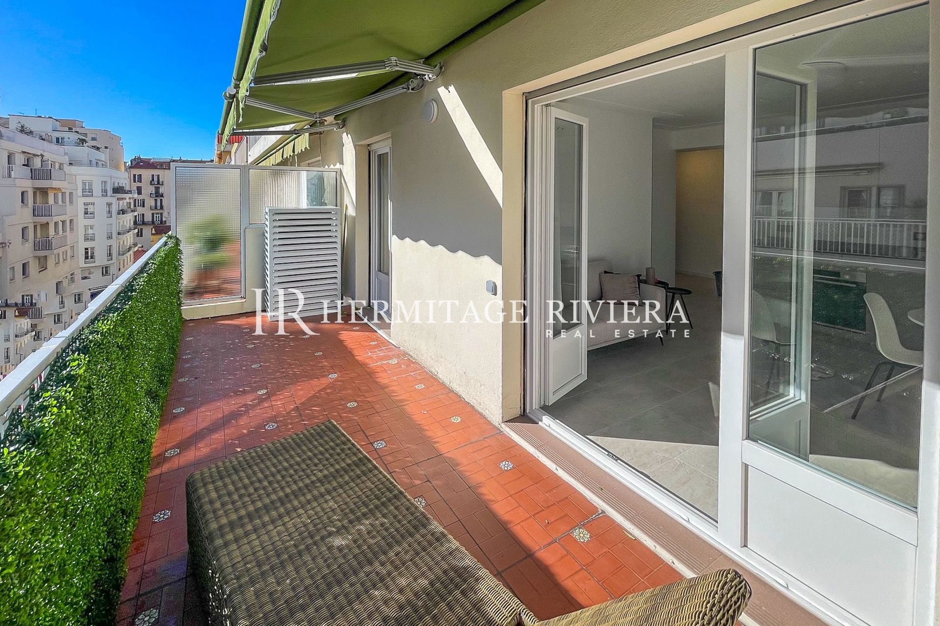 1 bedroom apartment - Renovated - Open-air terrace (image 22)