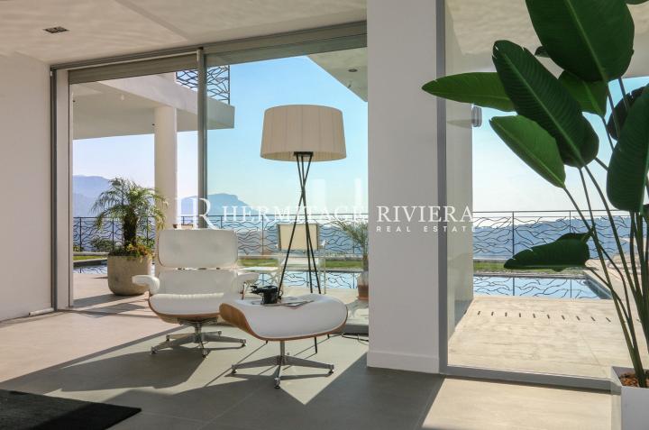 Recent contemporary villa with panoramic sea view (image 7)