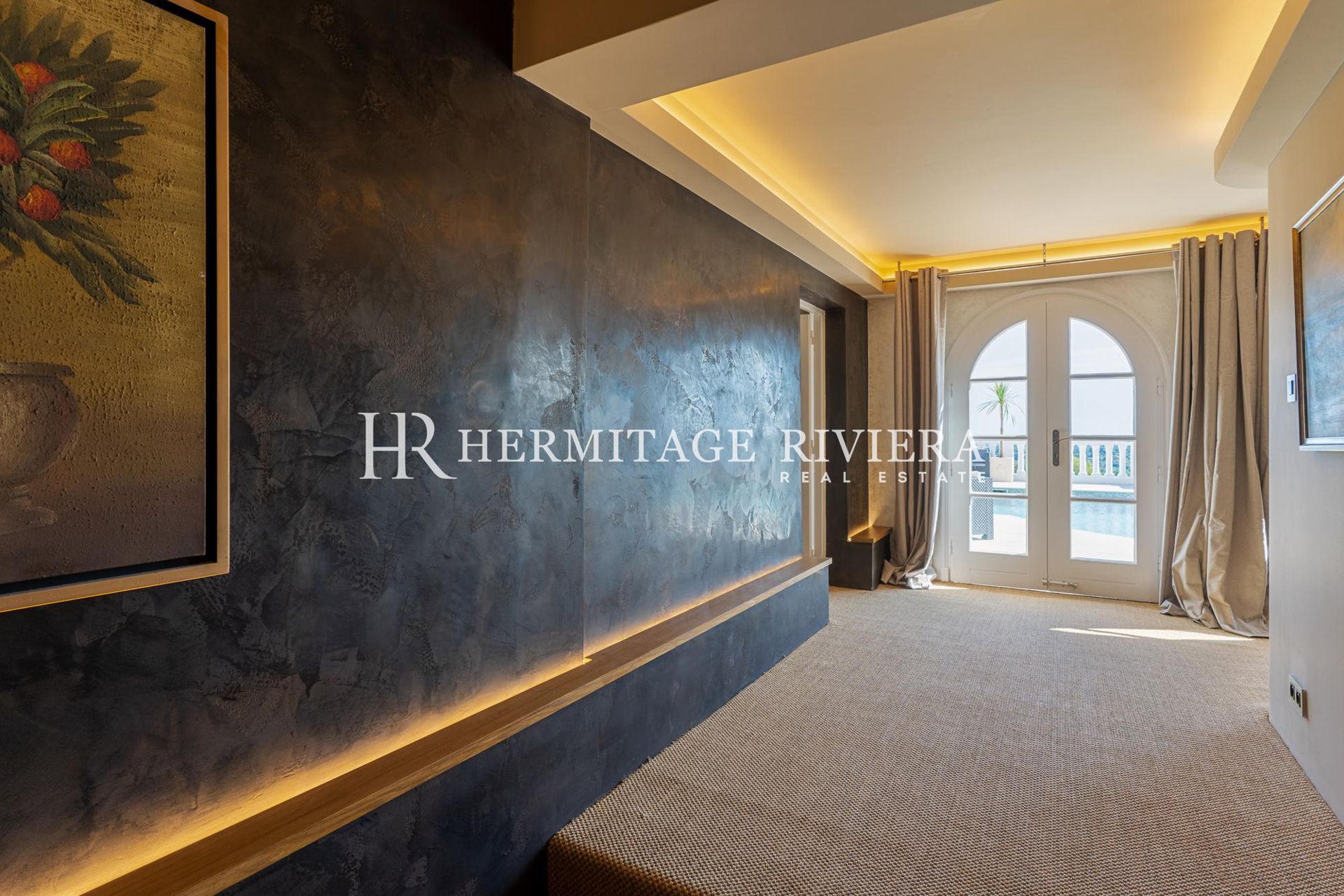 Stunning luxury property with helipad and pool (image 29)