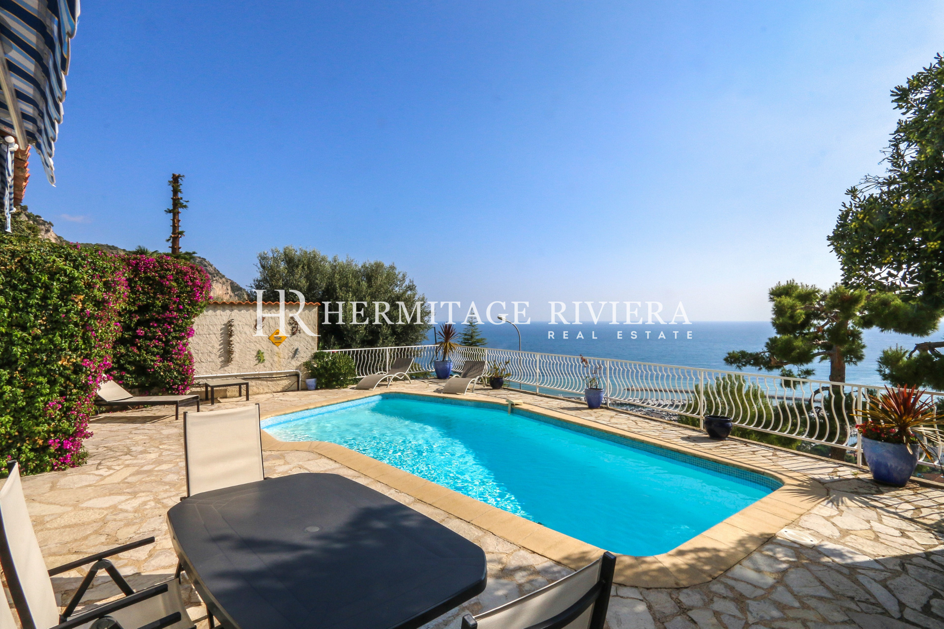 Villa with pool and exceptional views (image 1)