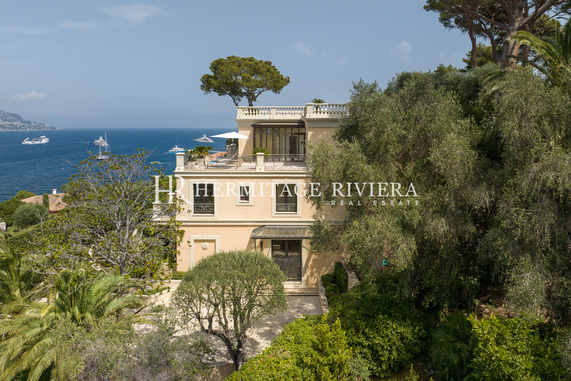 Elegant and luxurious villa (image 3)
