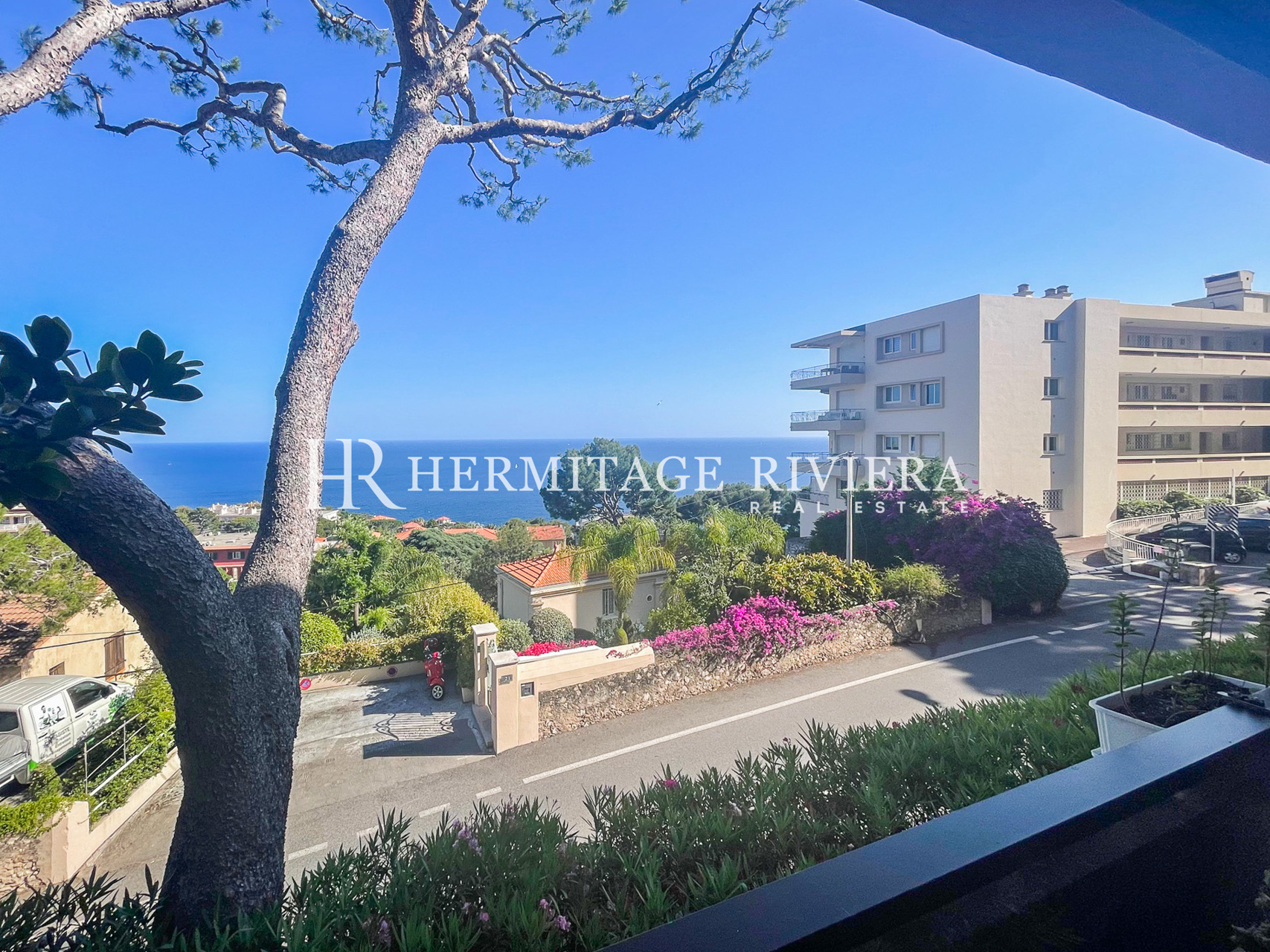 One bedroom apartment with loggia and sea view (image 1)
