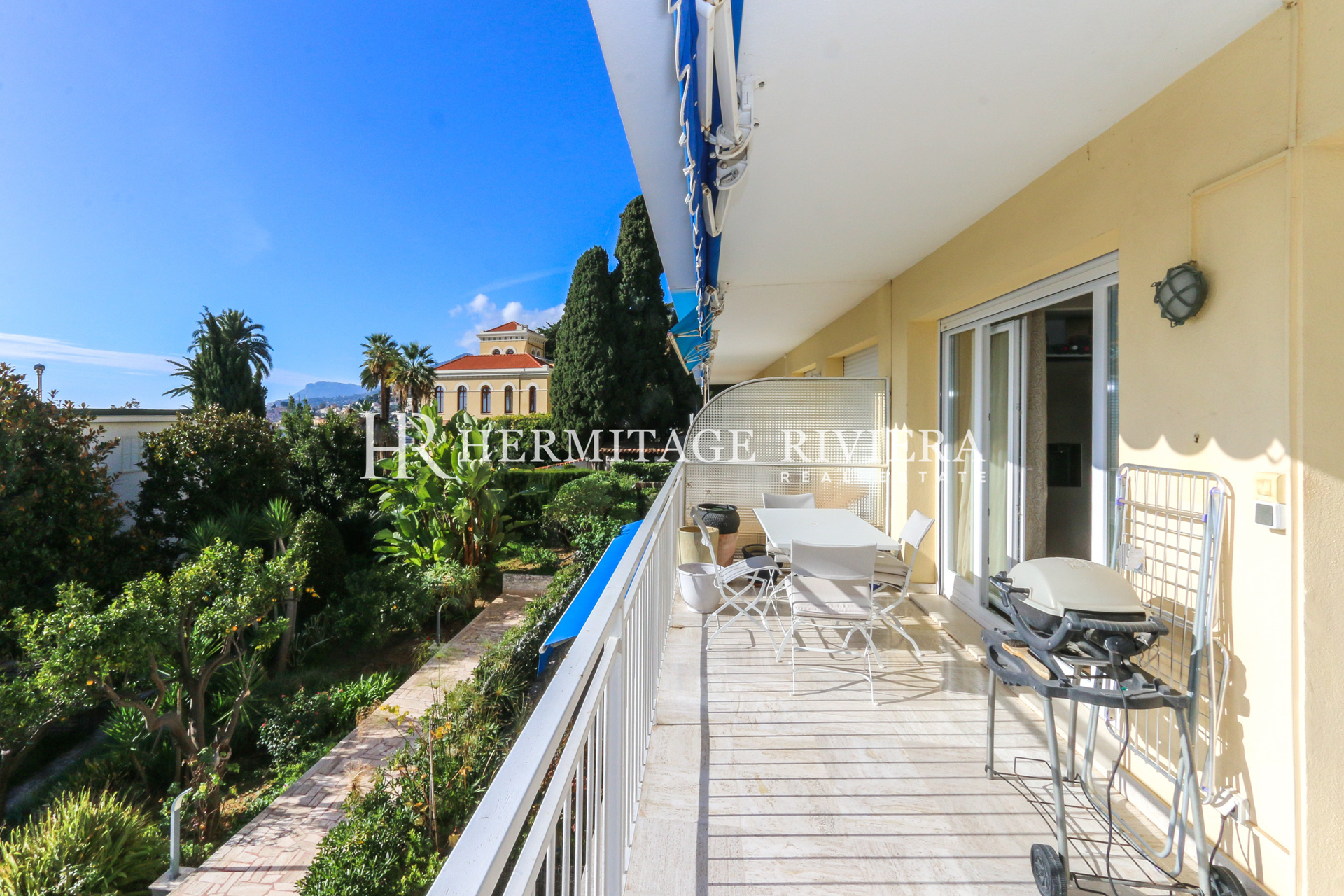 Beautifully appointed apartment with sea view (image 2)
