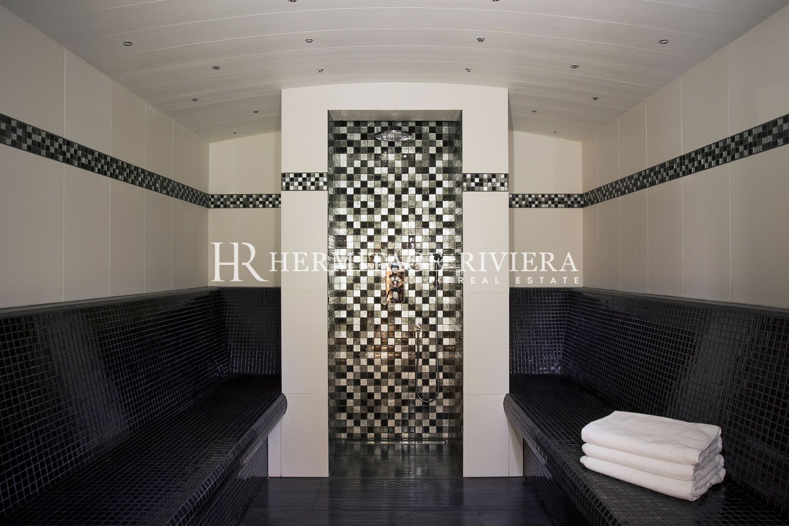 Luxury chalet by the slopes (image 27)