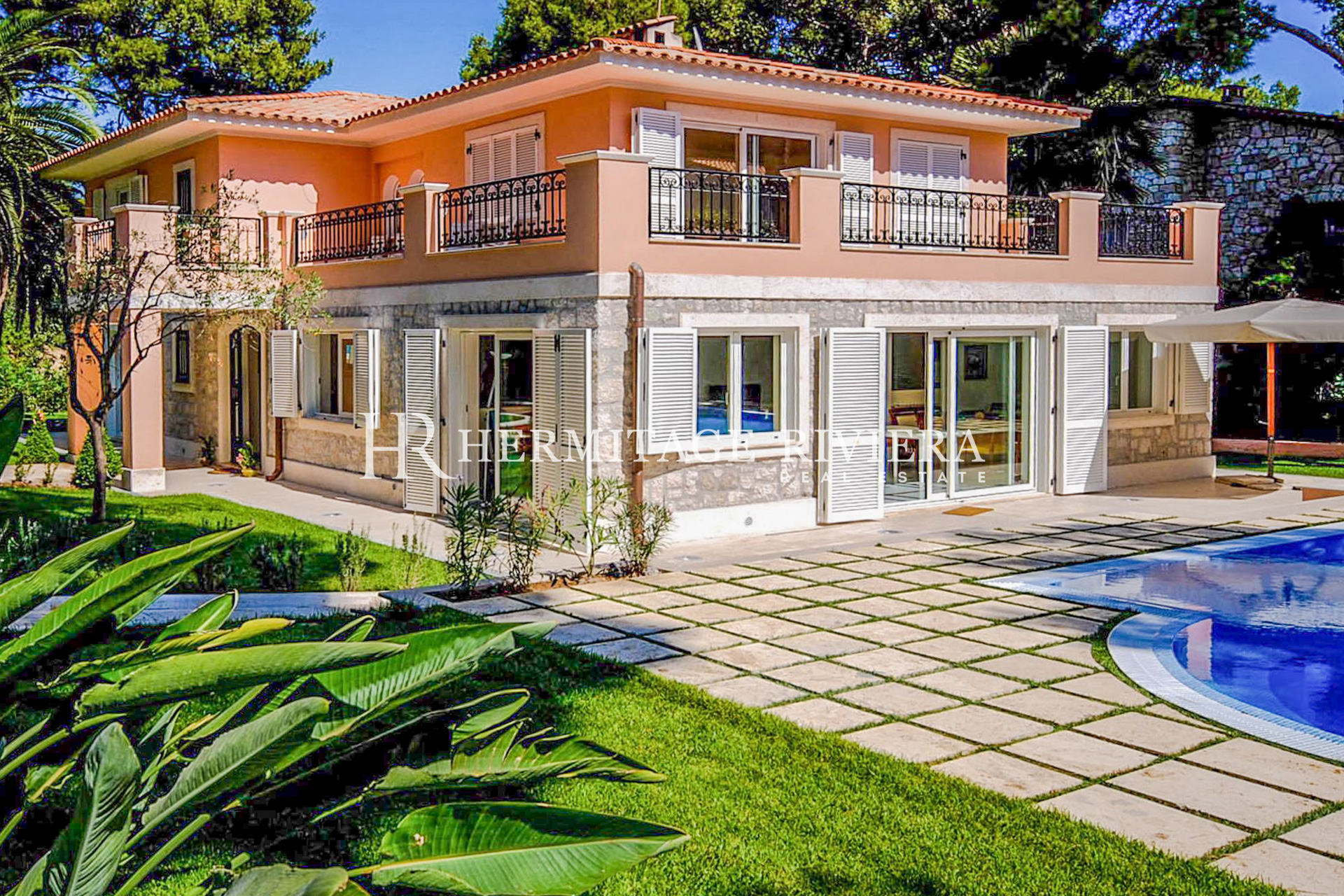 Luxurious modern villa (image 2)