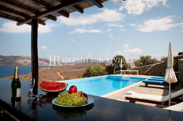 Traditional and elegant close to the protected natural beaches  (image 4)