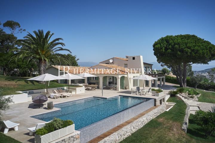 Delightful villa calm with exceptional panoramic views (image 1)