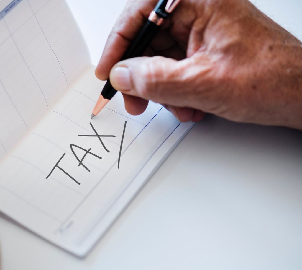Taxes on real estate in France: on the purchase, maintenance, accommodation, sale for citizens and residents