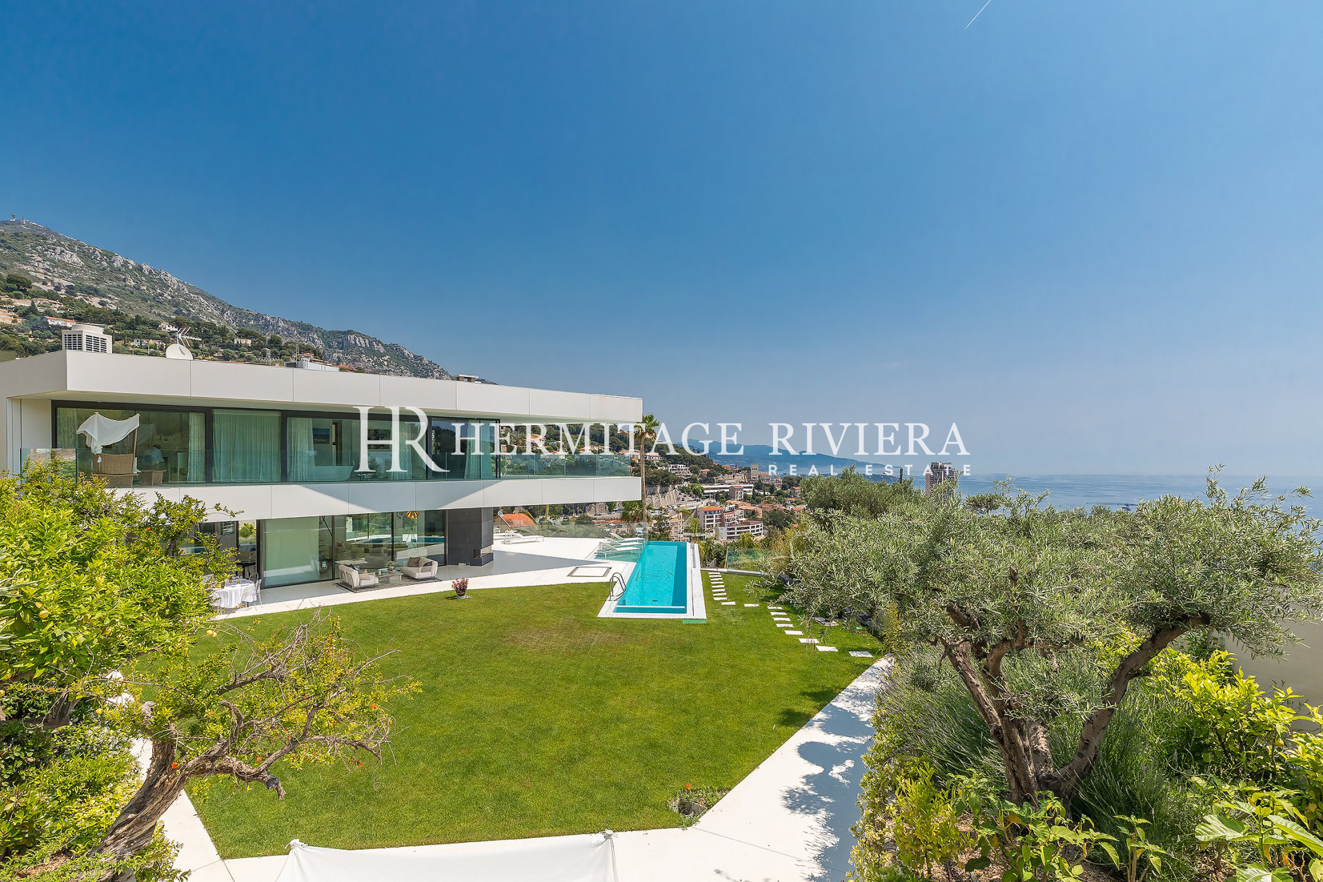 Exceptional contemporary property with stunning views (image 2)