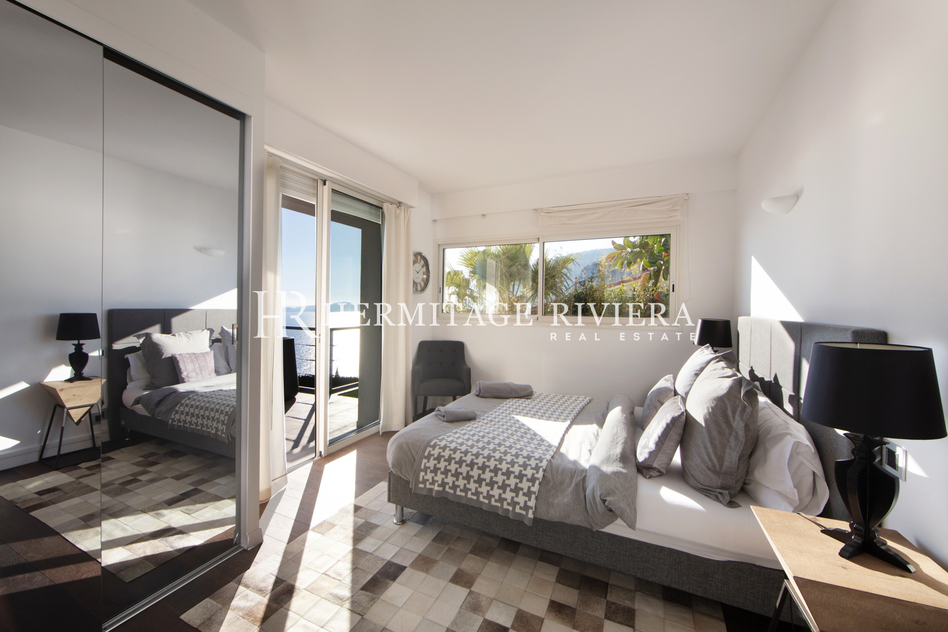 Stunning contemporary villa overlooking Mala Beach (image 14)