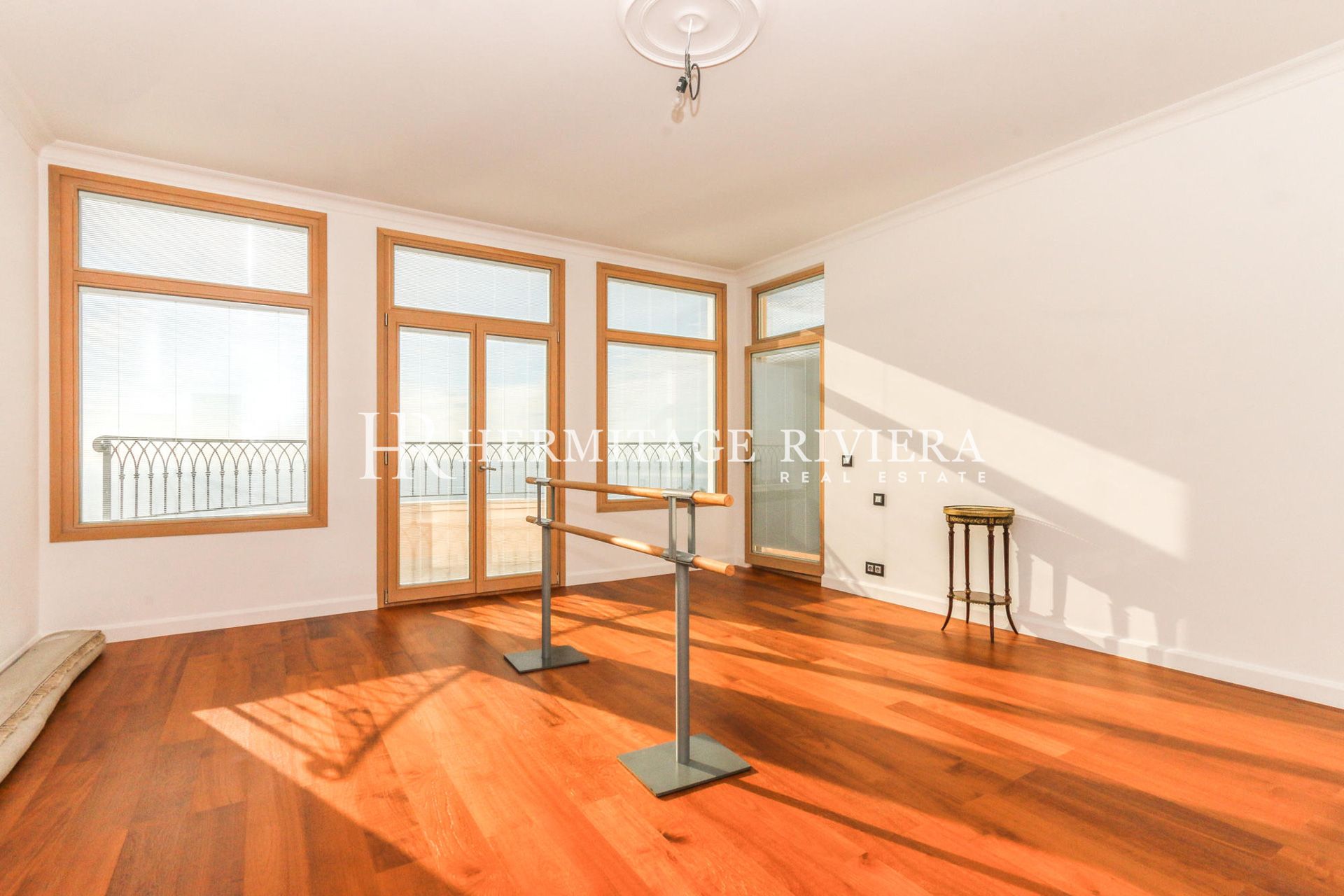 Property of two villas - Сlose Monaco - Sea views (image 13)